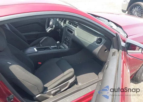 2014 Ford Mustang V6 z USA, uszkodzony, nr VIN 1ZVBP8AM2E5280399